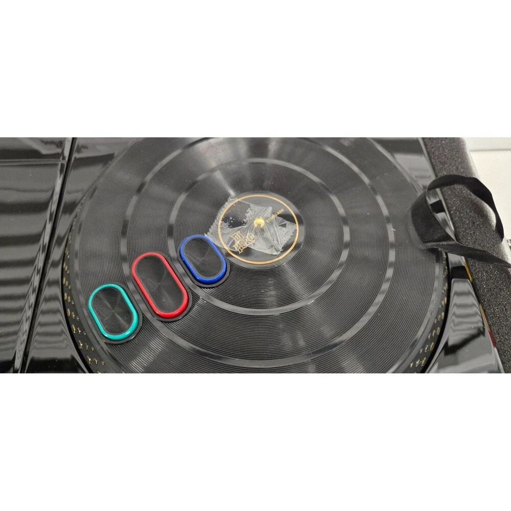 DJ Hero Renegade Edition Feat Jay-Z & Eminem for Nintendo Wii **Open Box** 96031